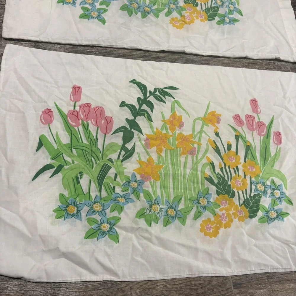 Vintage JP Steven Tulip Spring Floral Standard Pillowcases 1970s MCM